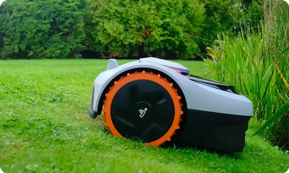 Robotická sekačka Segway Navimow i108E